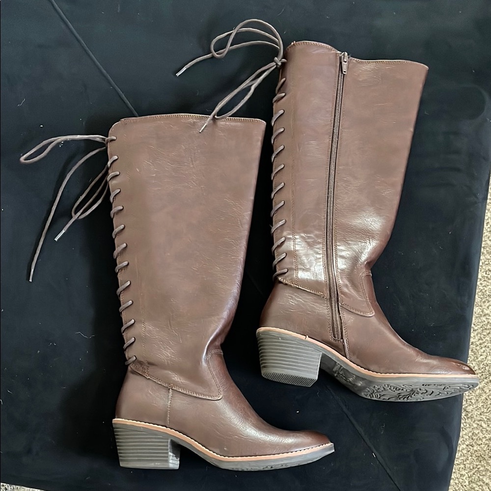 Sonoma Brown Lace-Up Boots with Equestrian Style